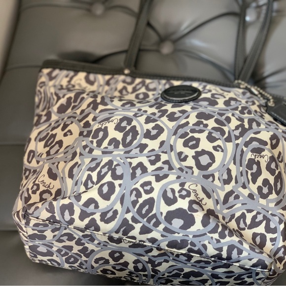 Coach purse - Picture 2 of 8